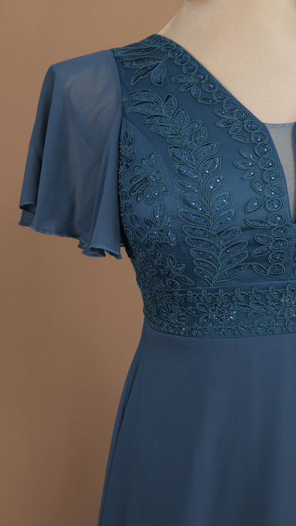 Vestido largo plus size con pedrería en busto