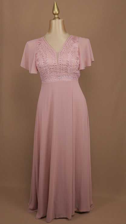 Vestido largo plus size con pedrería en busto