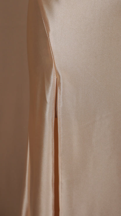 Vestido largo satinado de licra estraple