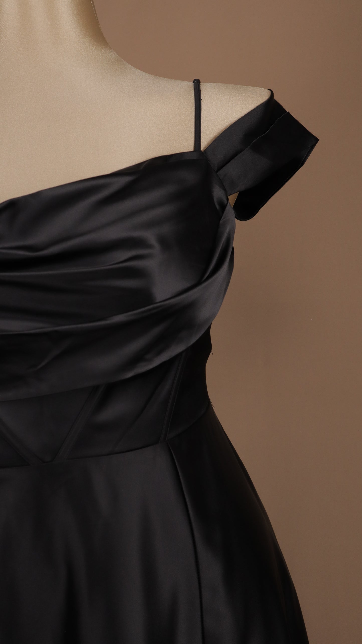 Vestido largo talla extra al hombro con abertura en pierna