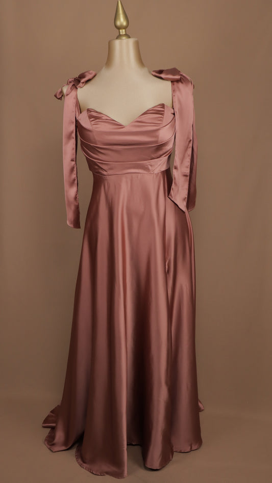Vestido largo plus size satinado