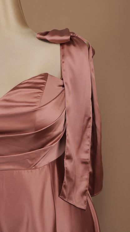 Vestido largo plus size satinado