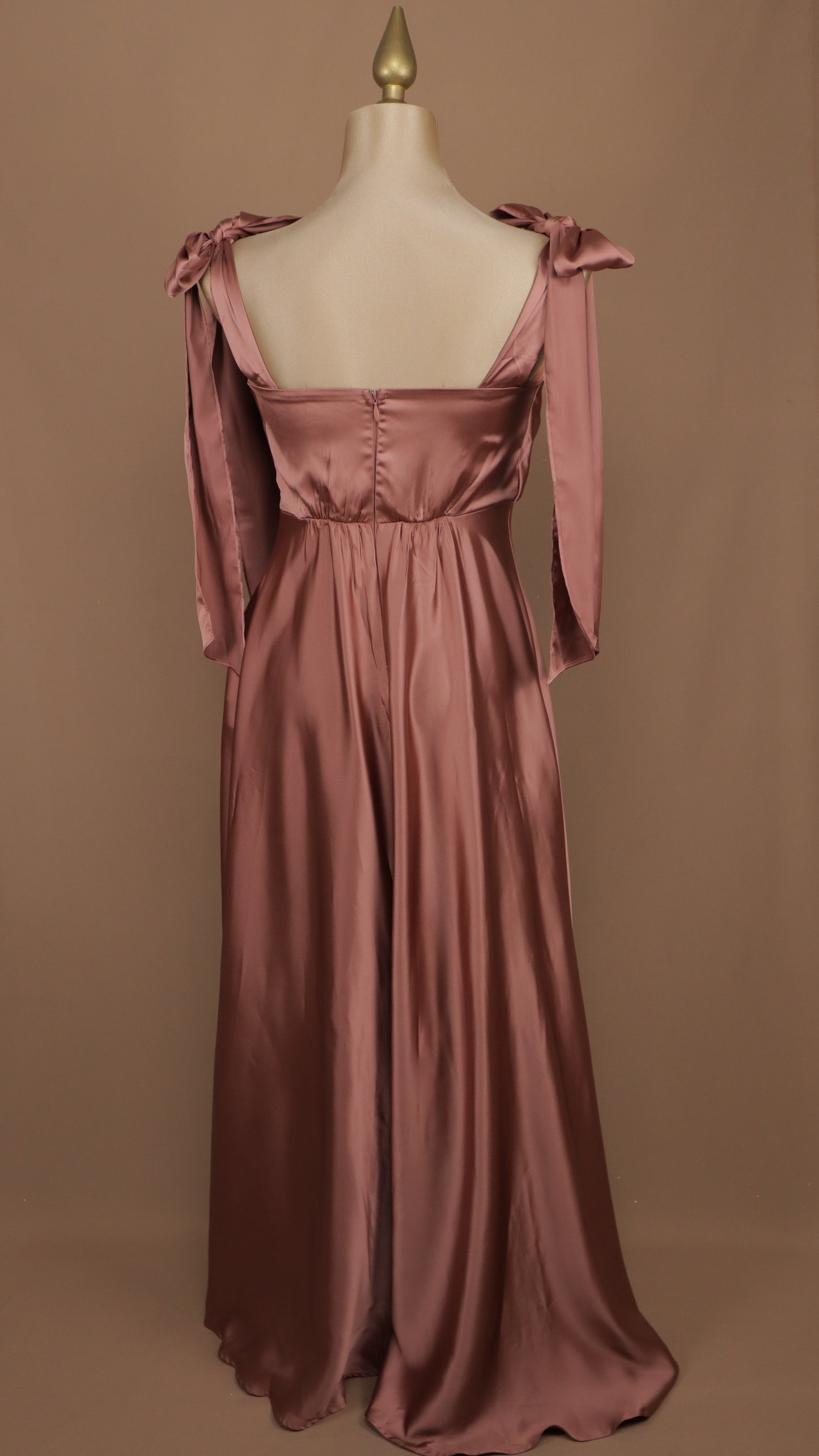 Vestido largo plus size satinado