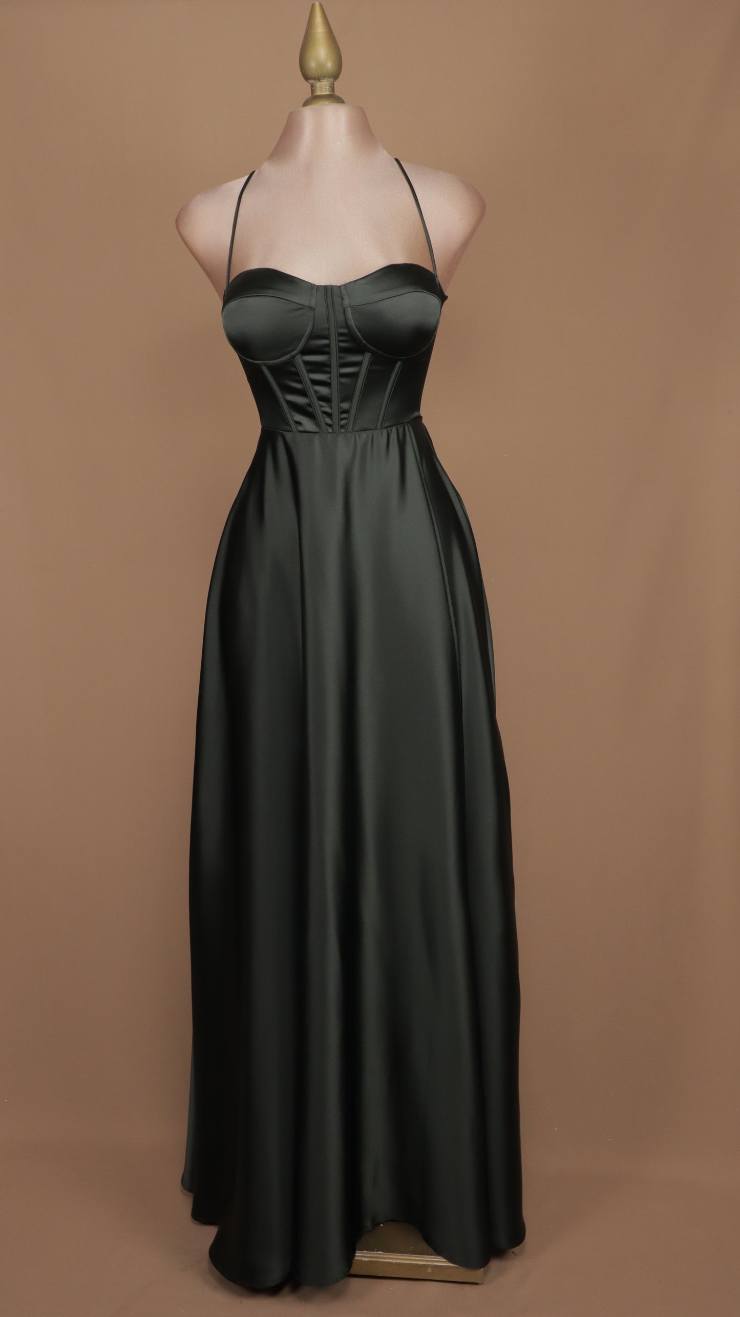 Vestido largo con agujetas y abertura