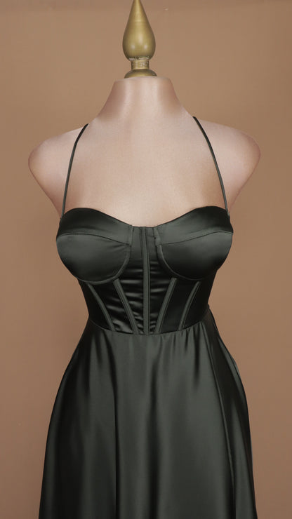 Vestido largo con agujetas y abertura