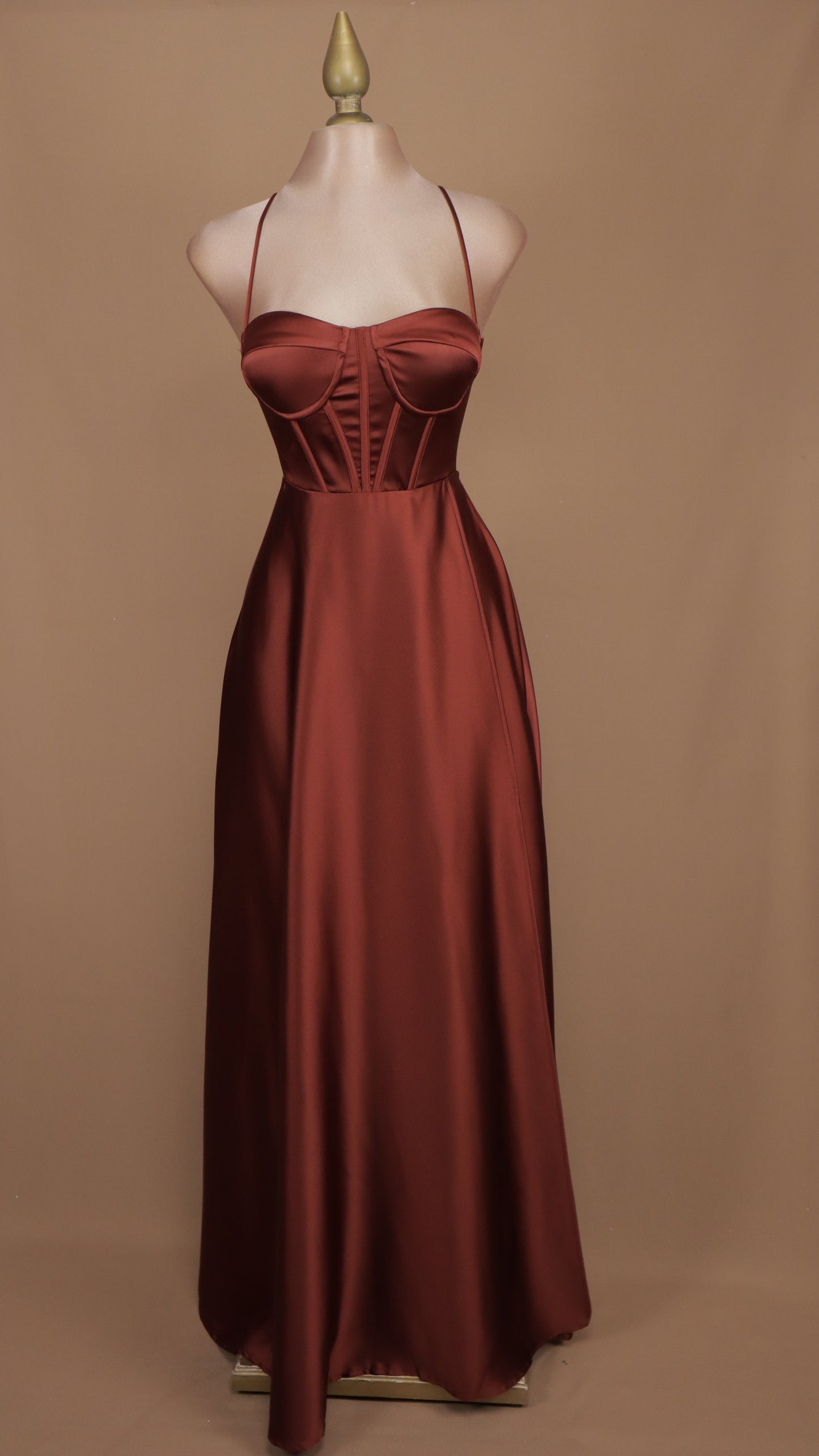 Vestido largo con agujetas y abertura