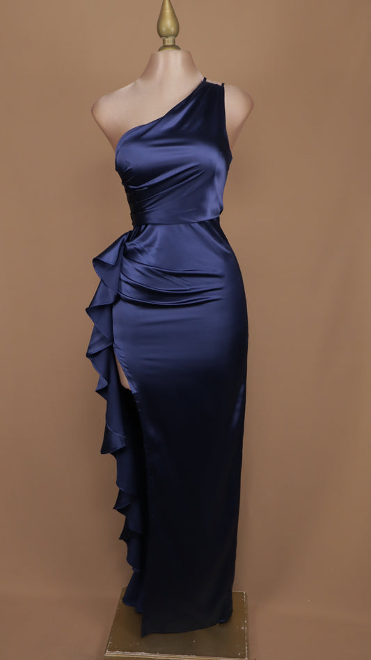 Vestido largo asimétrico con escarola en costado