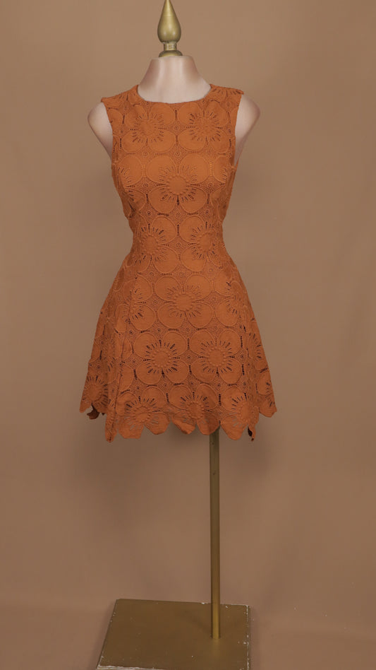 Vestido corto de encaje
