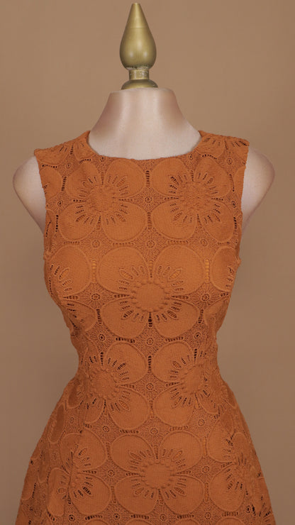 Vestido corto de encaje