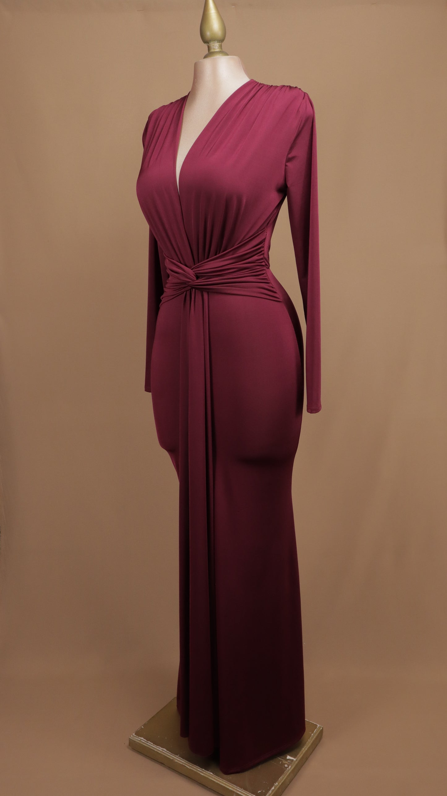 Vestido largo manga larga de licra con escote en V