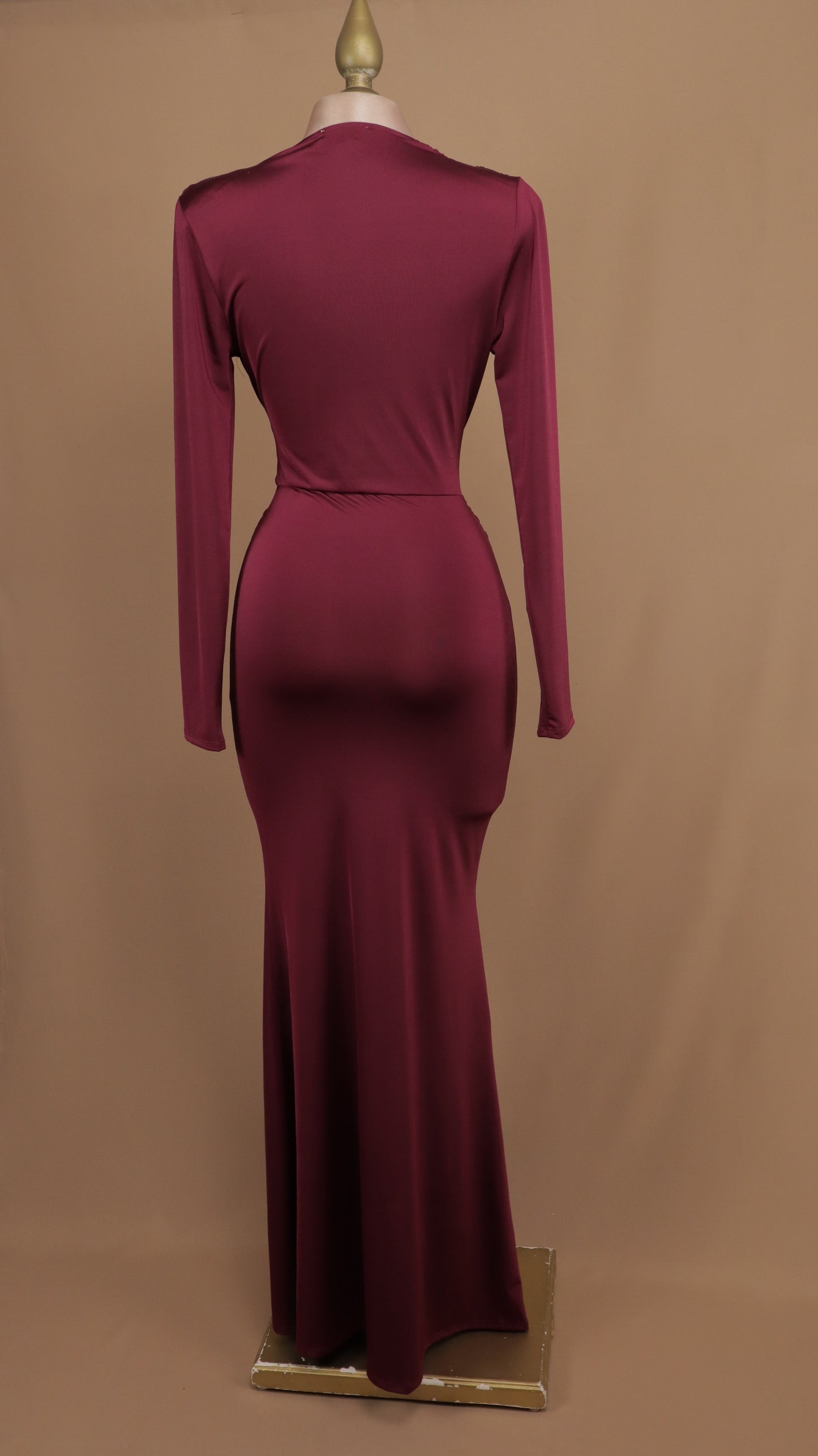 Vestido largo manga larga de licra con escote en V