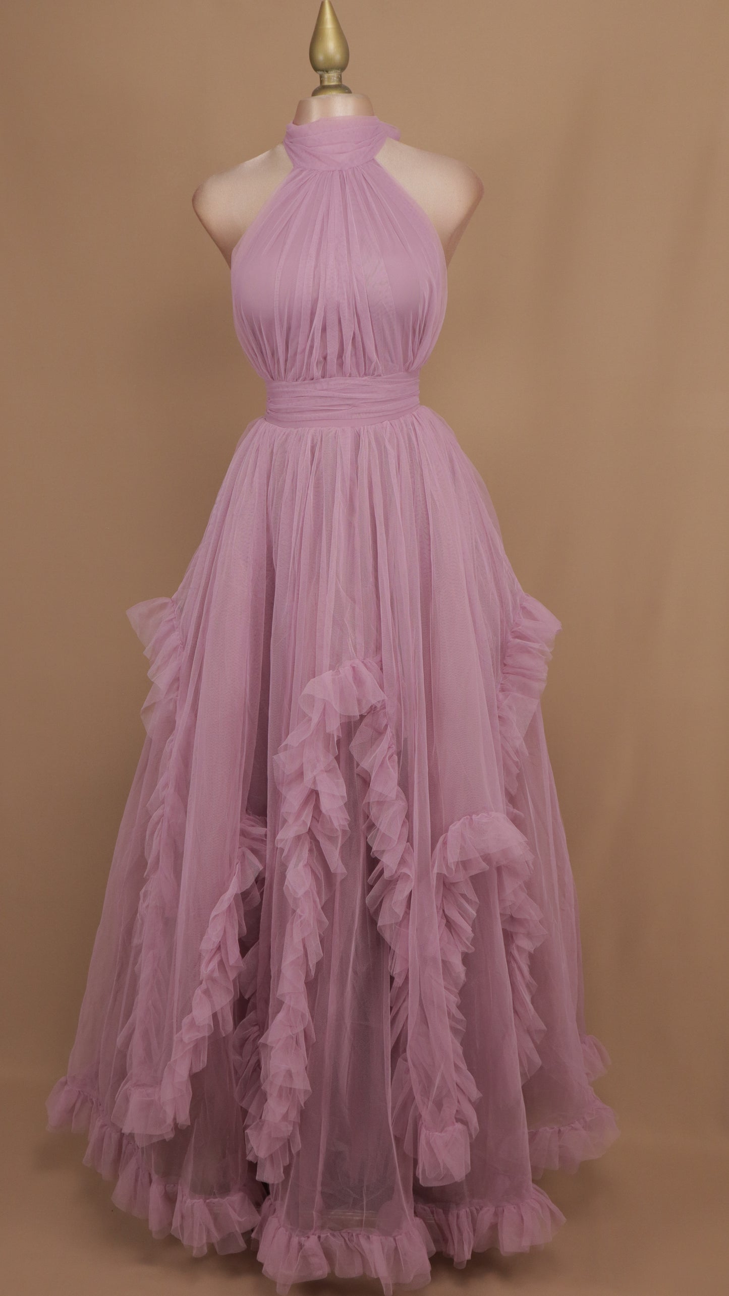 Vestido largo de tul con cuello halter