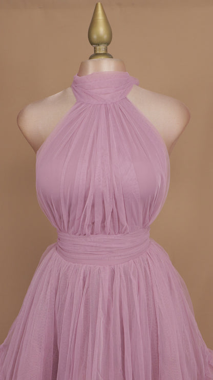 Vestido largo de tul con cuello halter