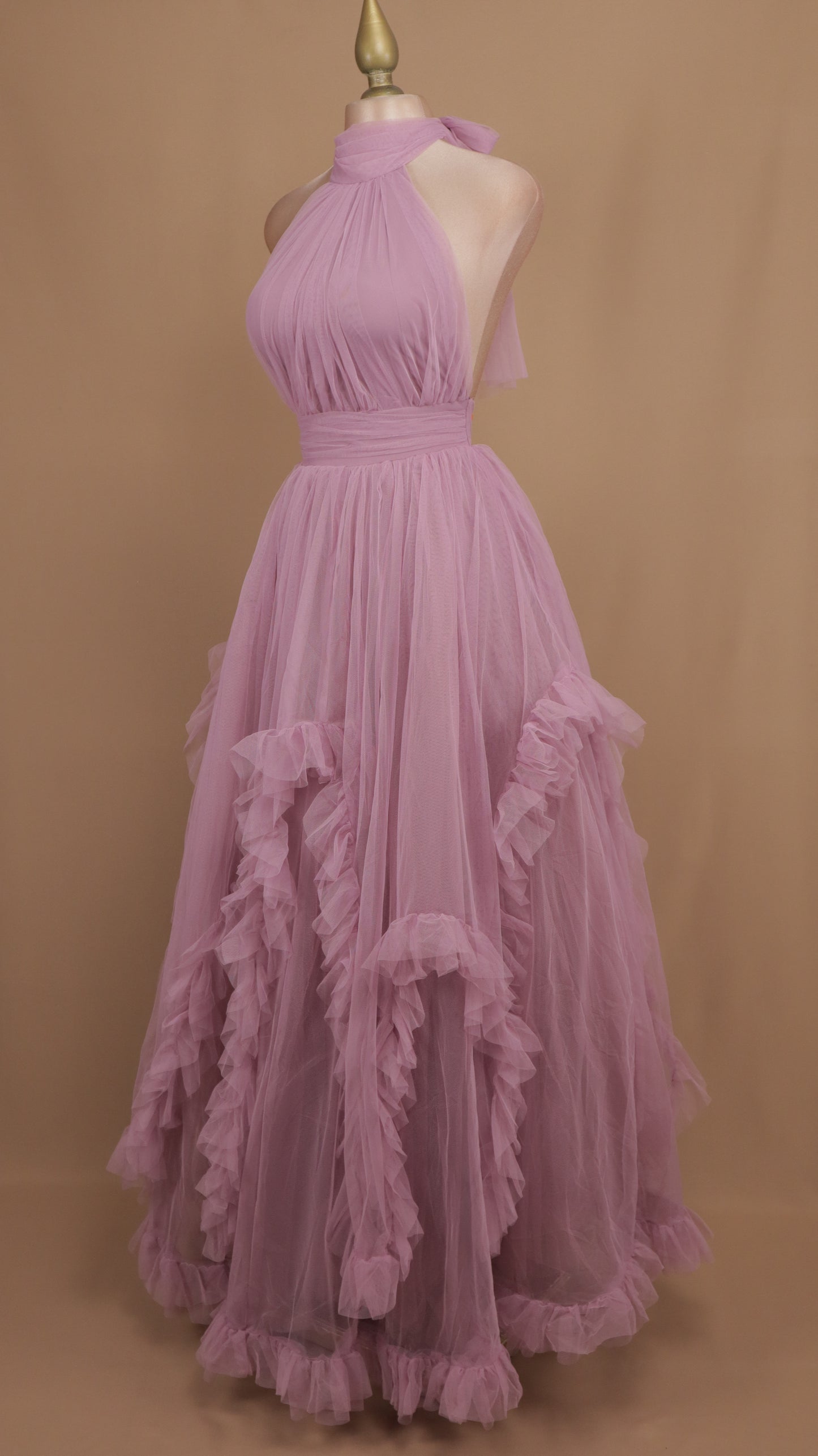 Vestido largo de tul con cuello halter