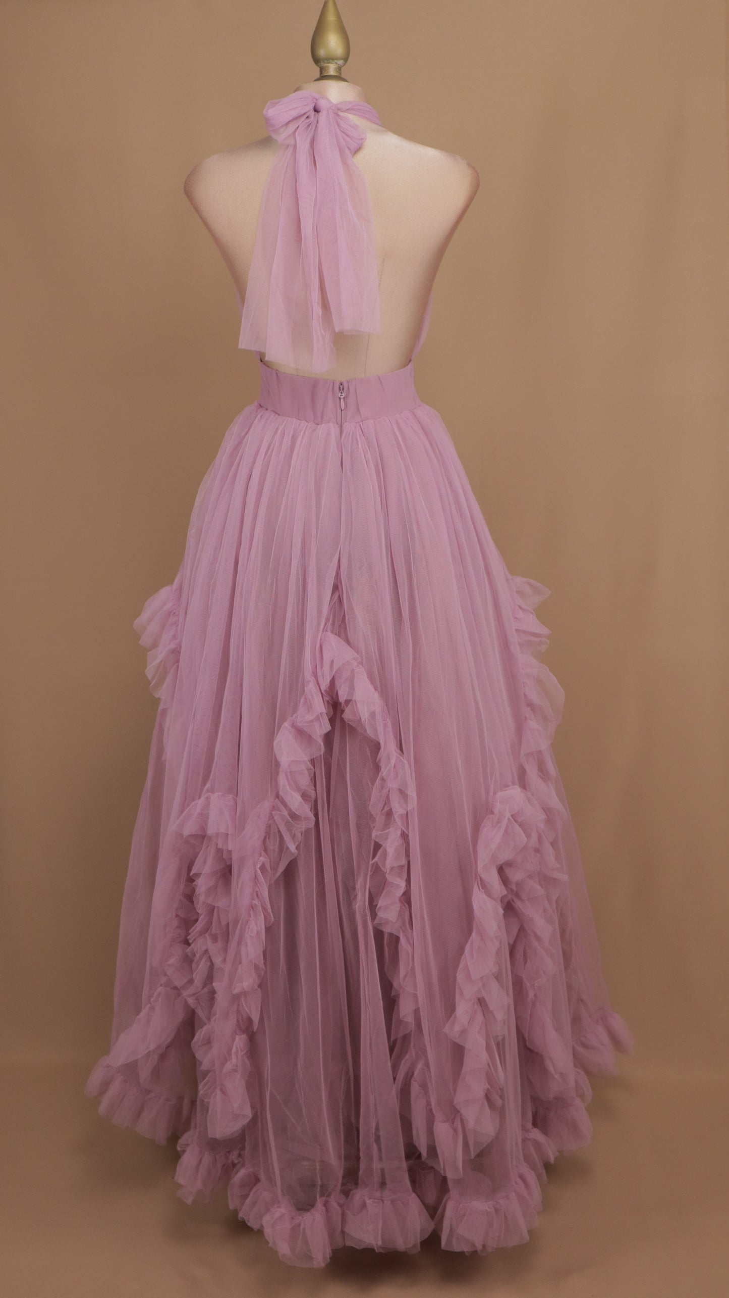 Vestido largo de tul con cuello halter