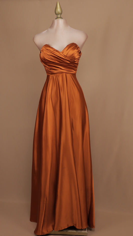 Vestido largo estraple corrugado en busto y abertura