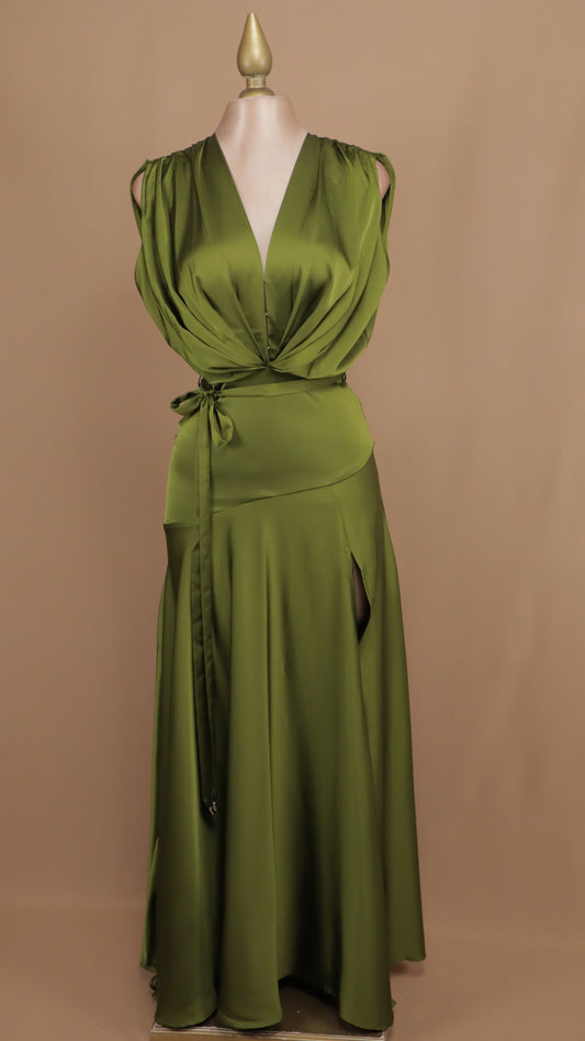 Vestido largo con escote en V y tela satinada
