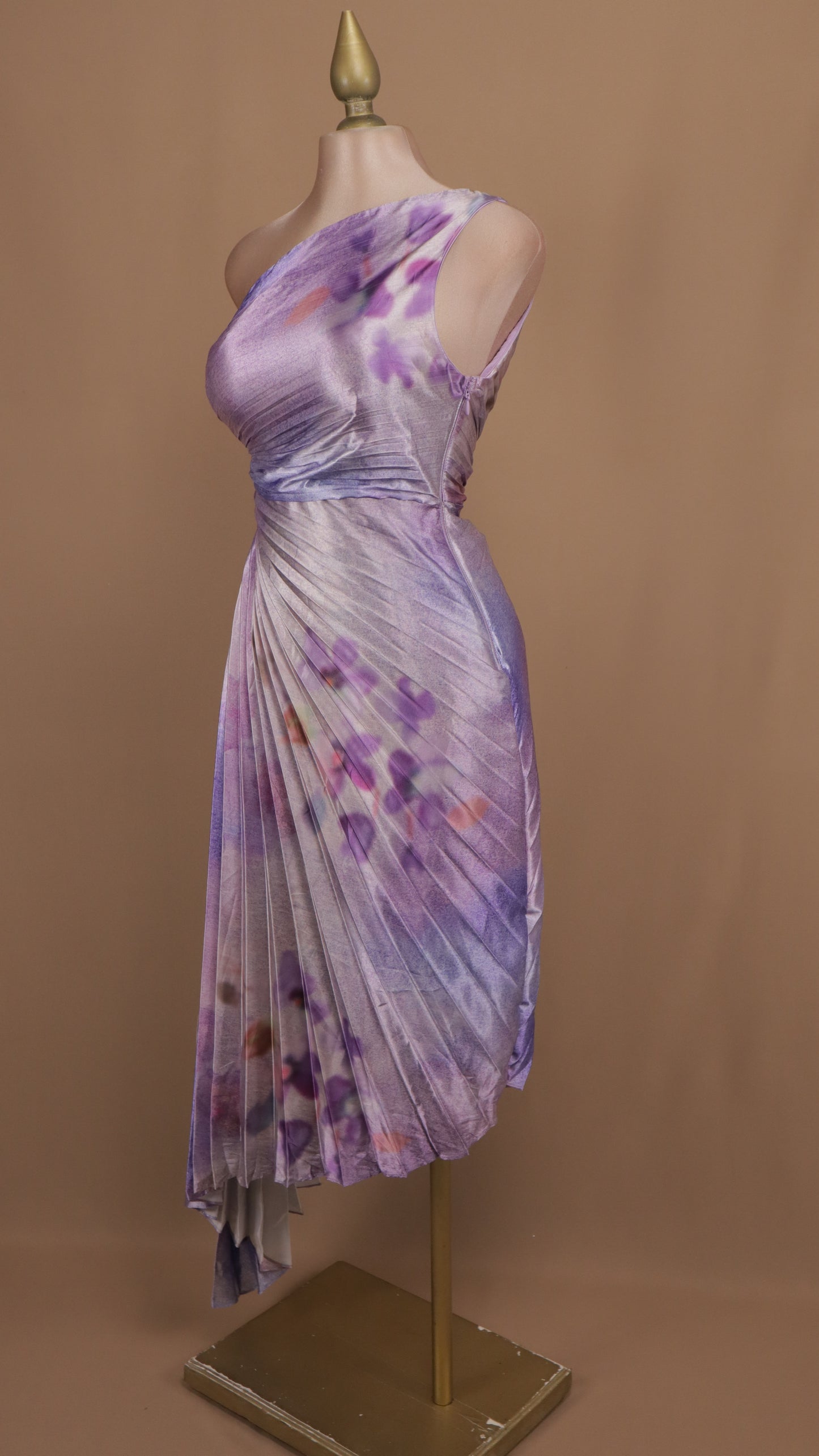 Vestido maxi estampado asimétrico plisado