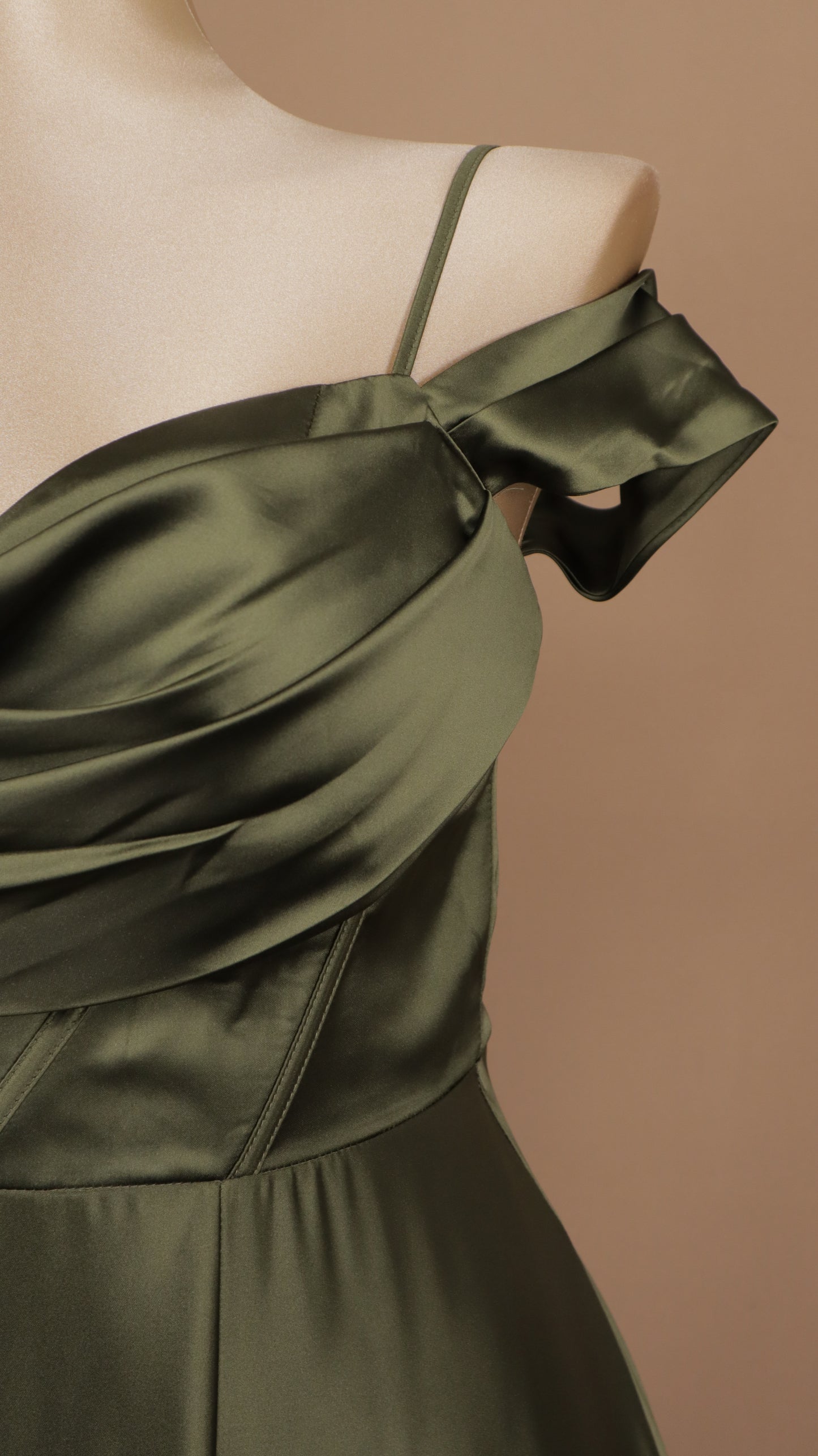 Vestido largo talla extra al hombro con abertura en pierna