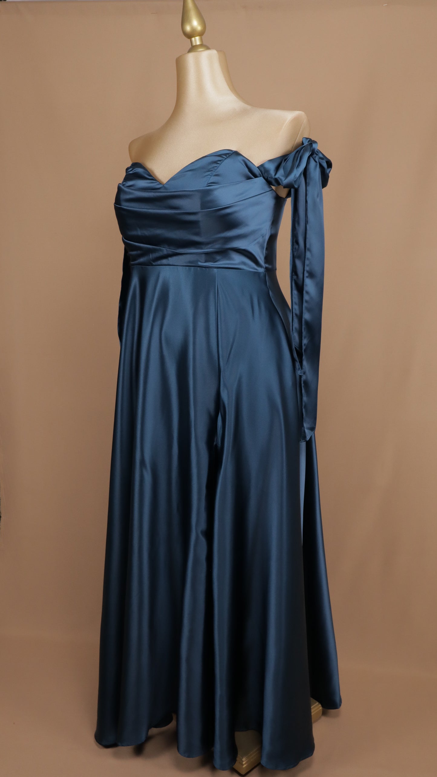 Vestido largo plus size satinado