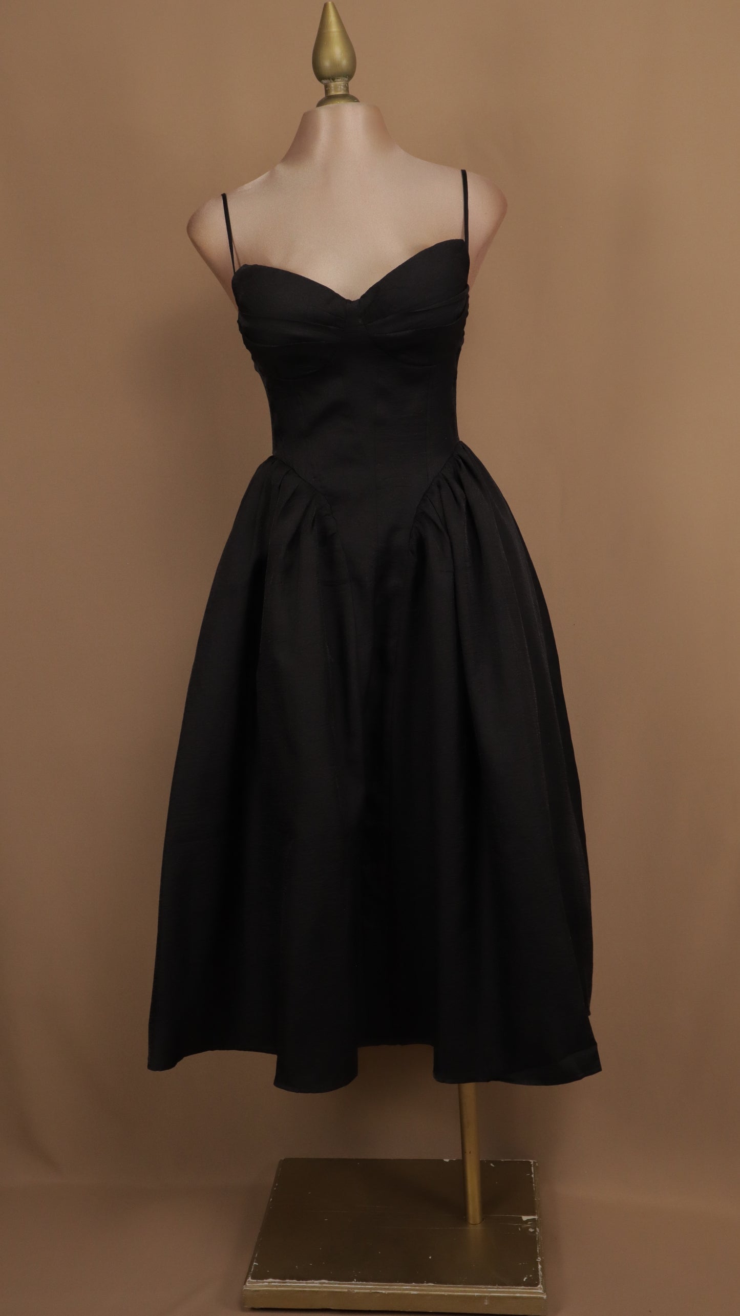 Vestido midi corte princesa