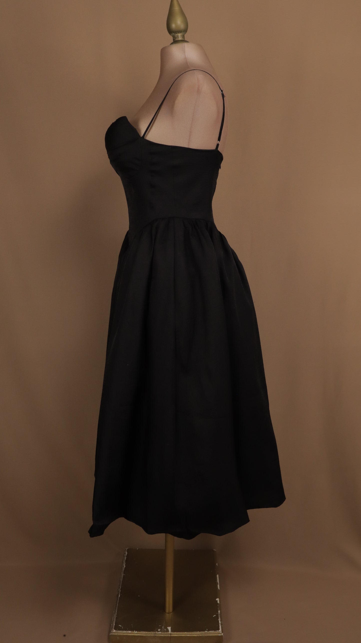 Vestido midi corte princesa
