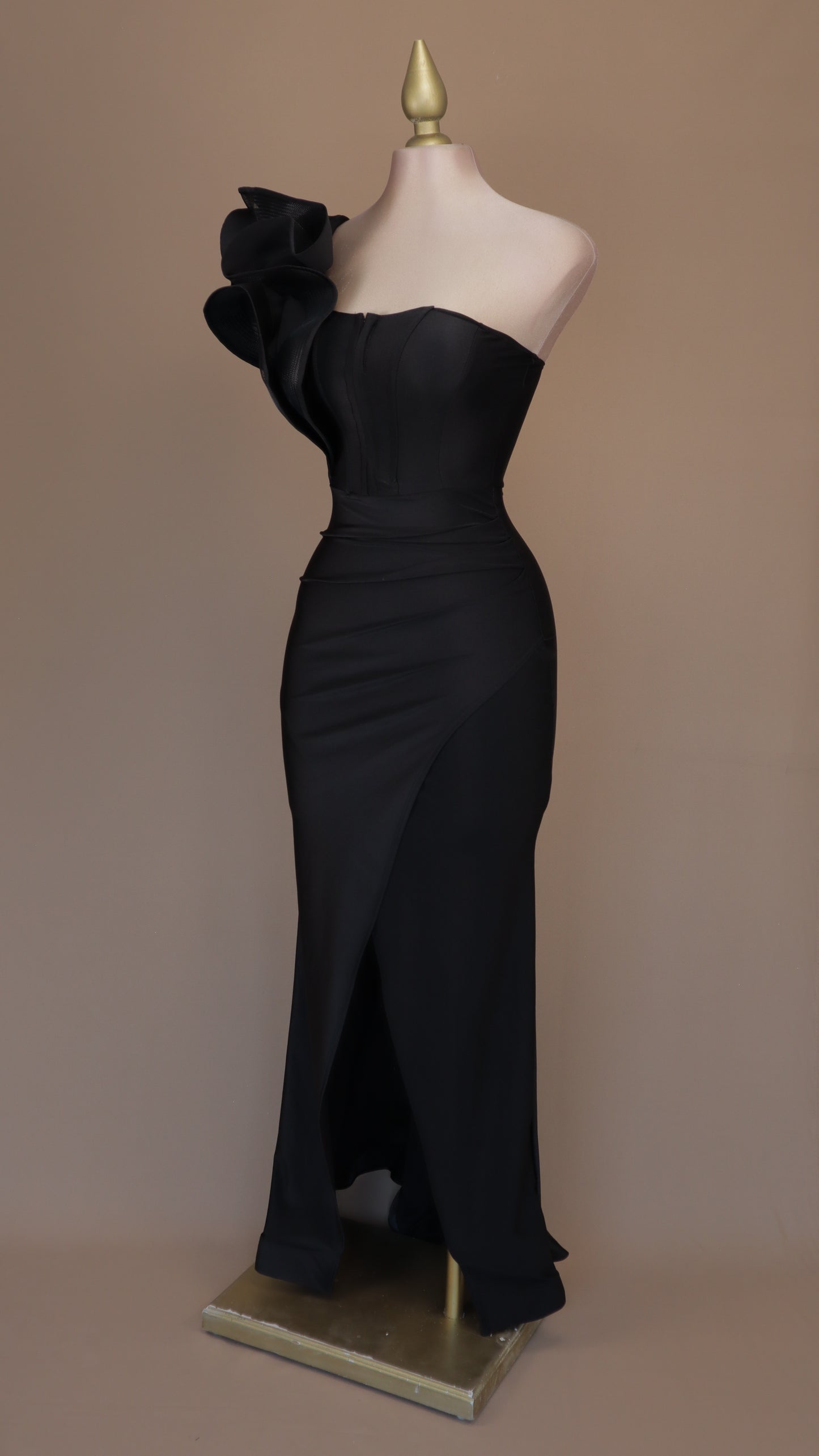 Vestido largo con escarola