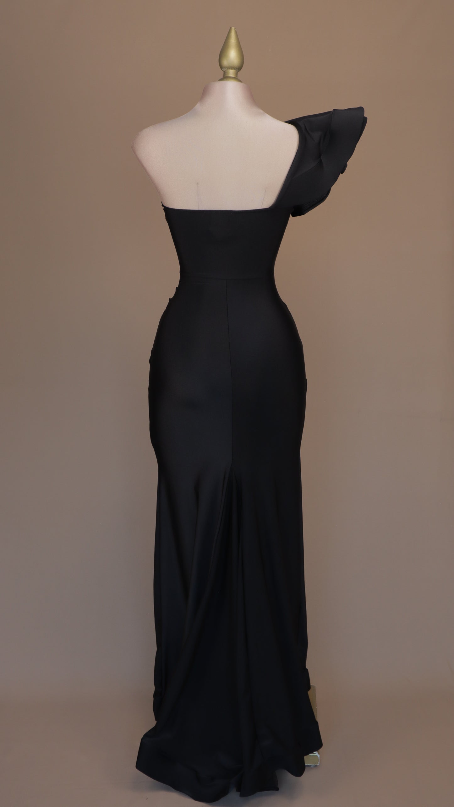 Vestido largo con escarola