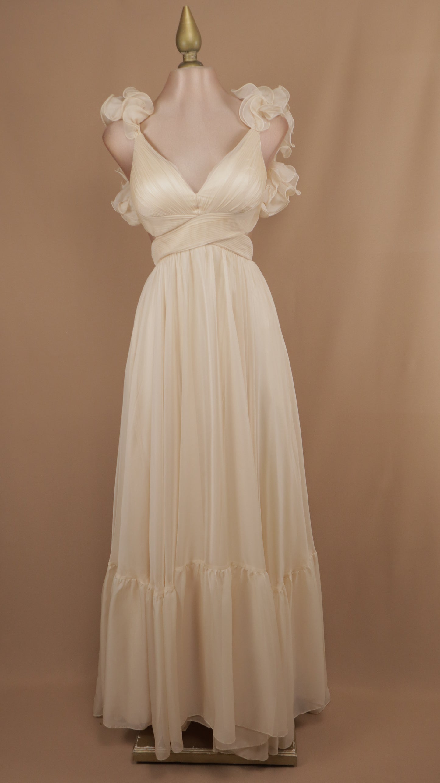 Vestido largo escarola con escote