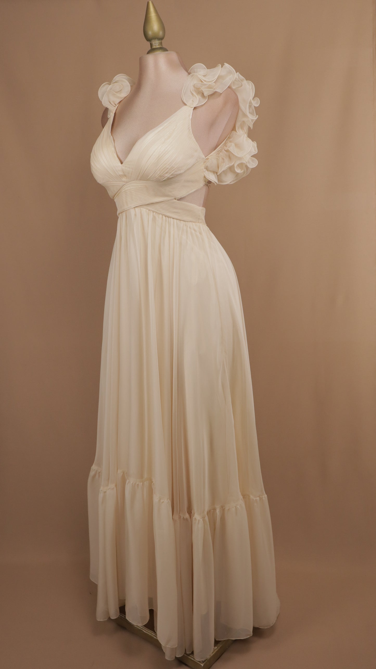 Vestido largo escarola con escote