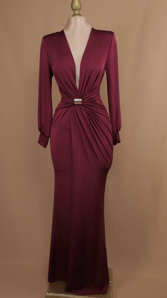Vestido largo corte sirena escote v