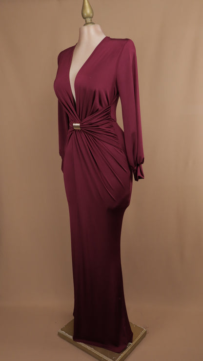 Vestido largo corte sirena escote v