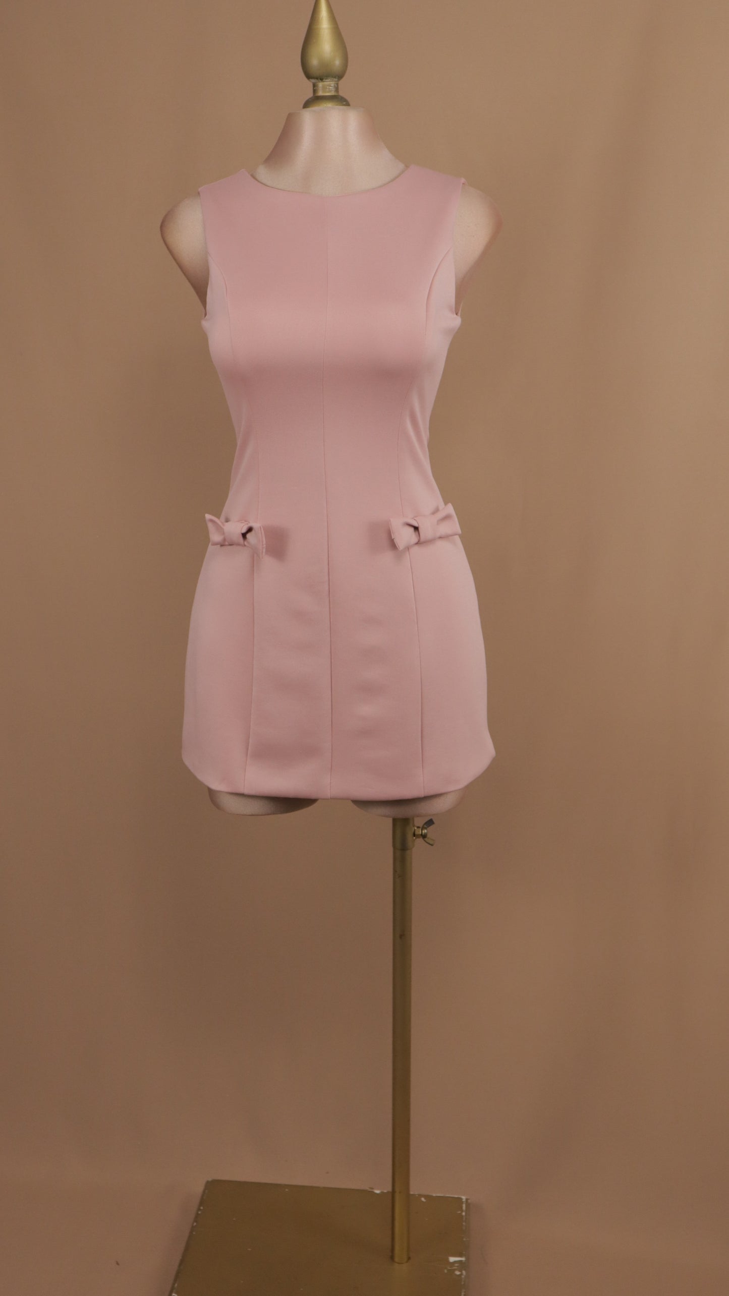 Vestido corto con moños en cintura