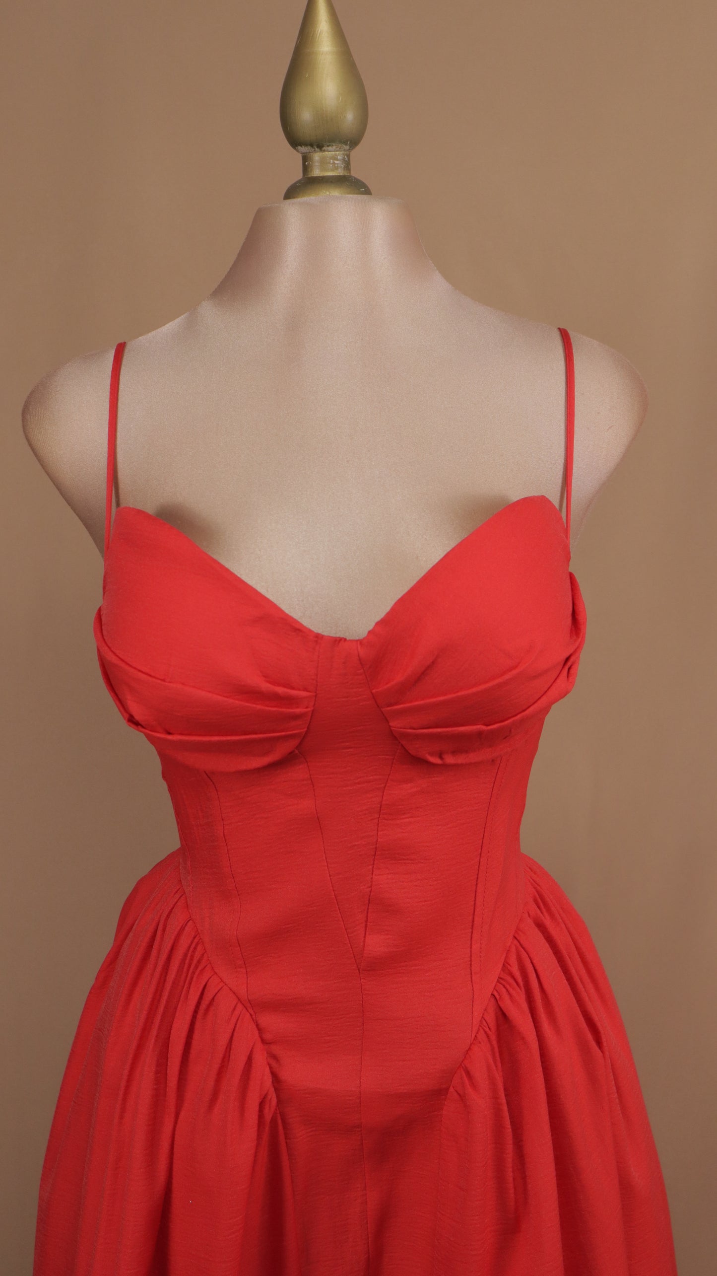 Vestido midi corte princesa