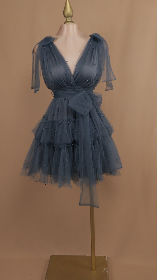 Vestido corto de tul y perlas