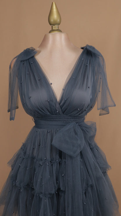 Vestido corto de tul y perlas