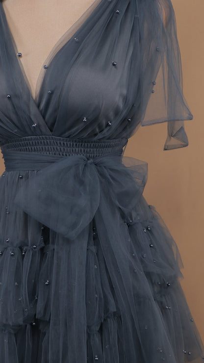 Vestido corto de tul y perlas
