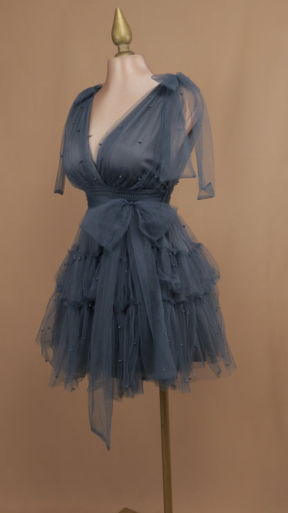 Vestido corto de tul y perlas