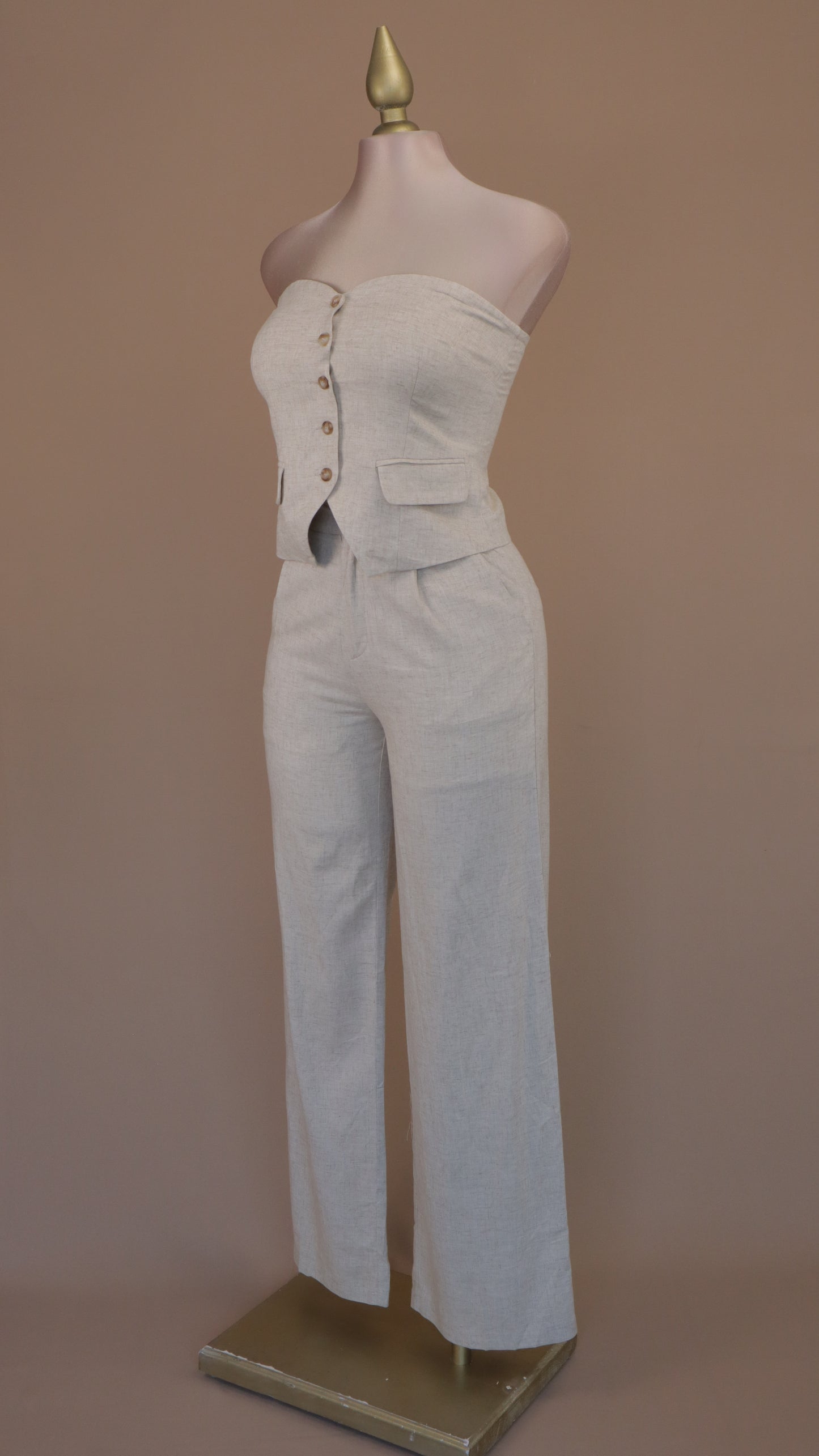 CONJUNTO DE SACO ESTRAPLE Y PANTALON