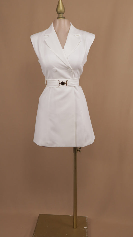 Vestido corto tipo blazer con cinto