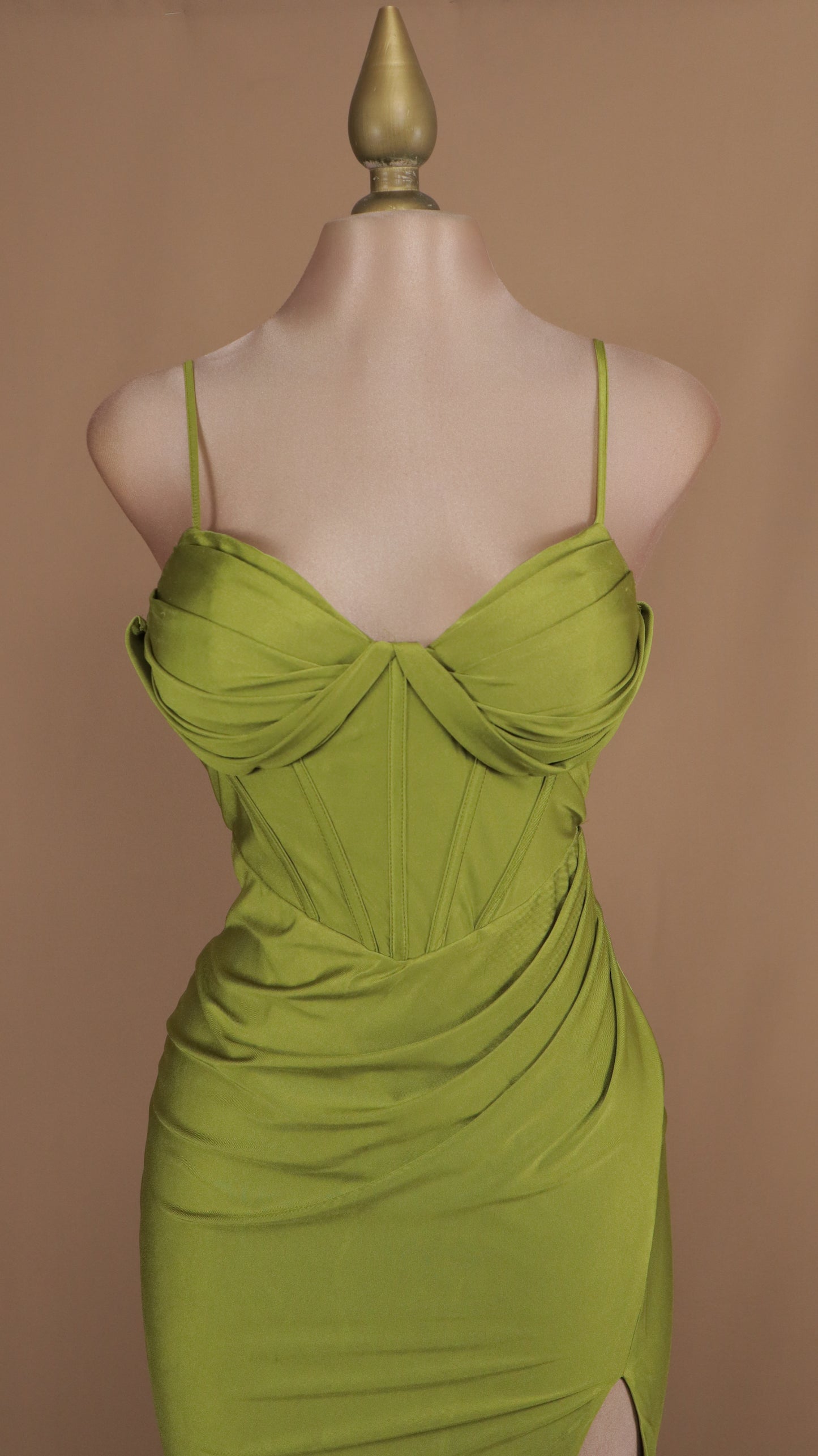 Vestido largo corte sirena con varilla y copa
