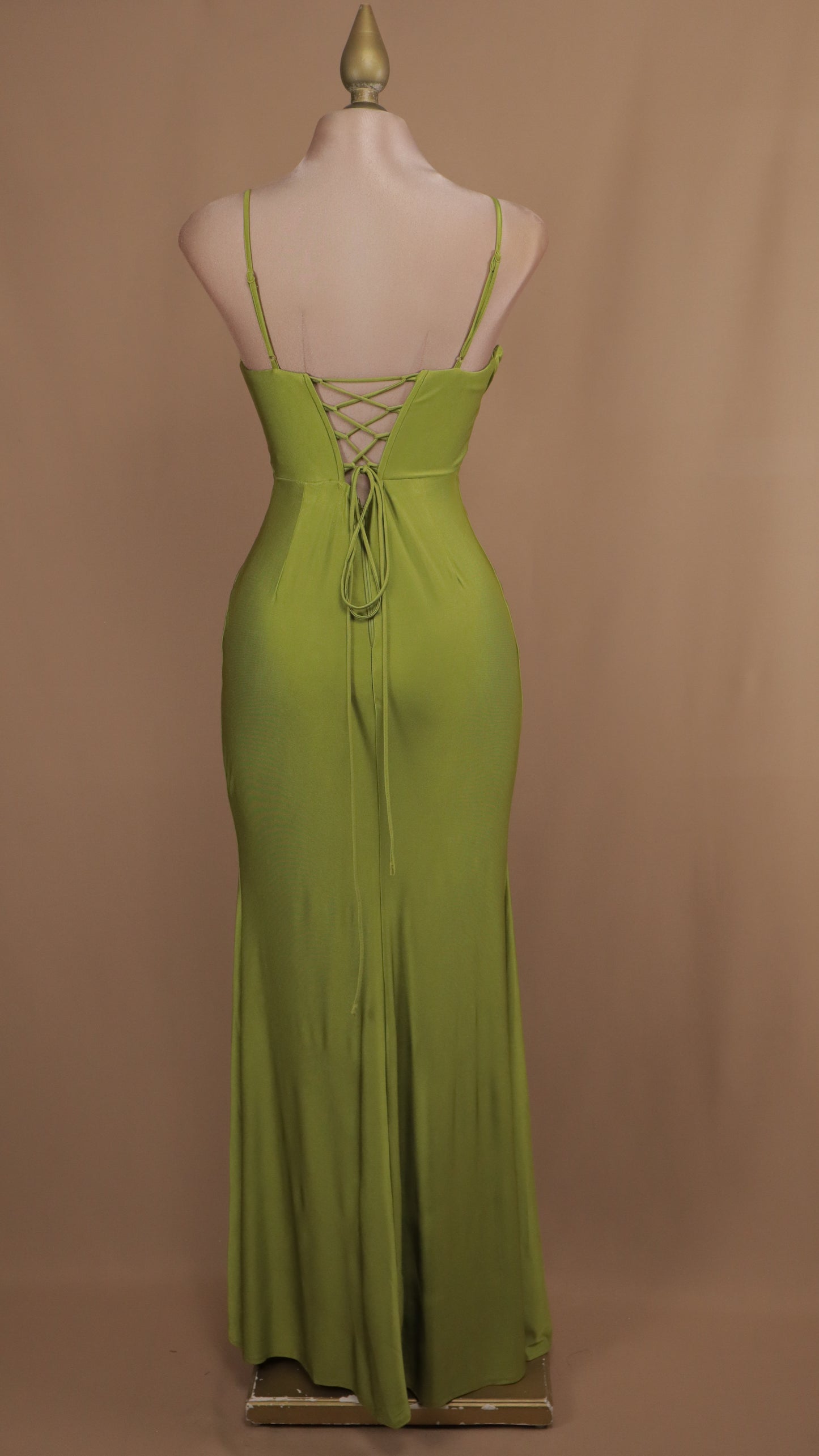 Vestido largo corte sirena con varilla y copa