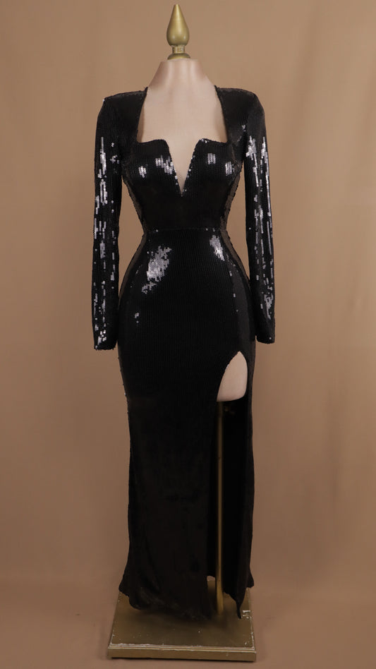 Vestido largo de noche con manga larga y lentejuelas