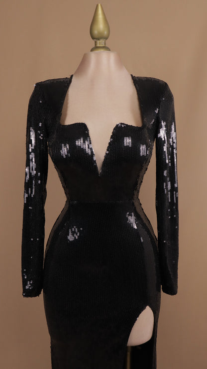 Vestido largo de noche con manga larga y lentejuelas