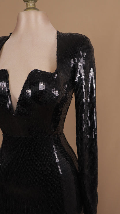 Vestido largo de noche con manga larga y lentejuelas