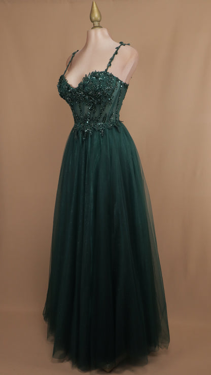 Vestido largo corte princesa con aplicación y corset