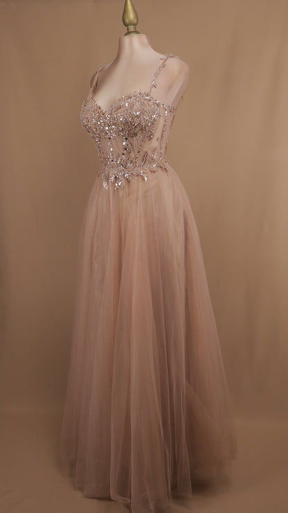 Vestido largo corte princesa con aplicación y corset
