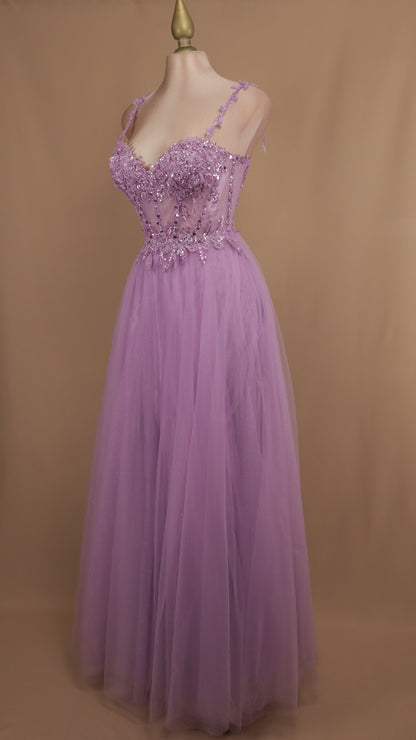 Vestido largo corte princesa con aplicación y corset