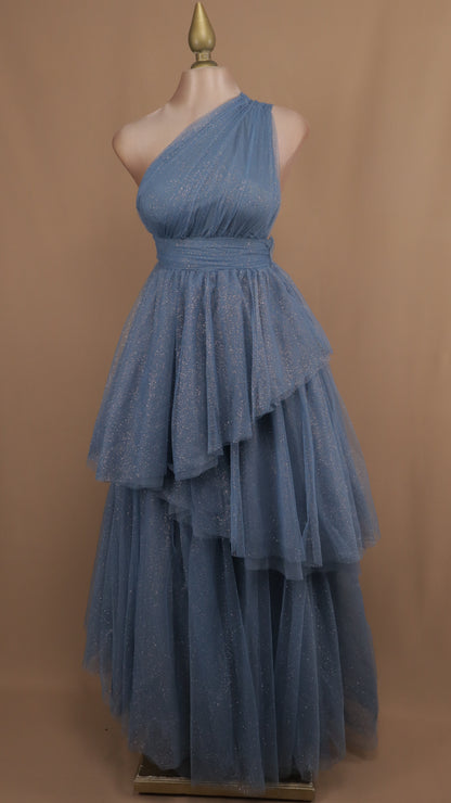 Vestido largo asimétrico con destellos  y olanes