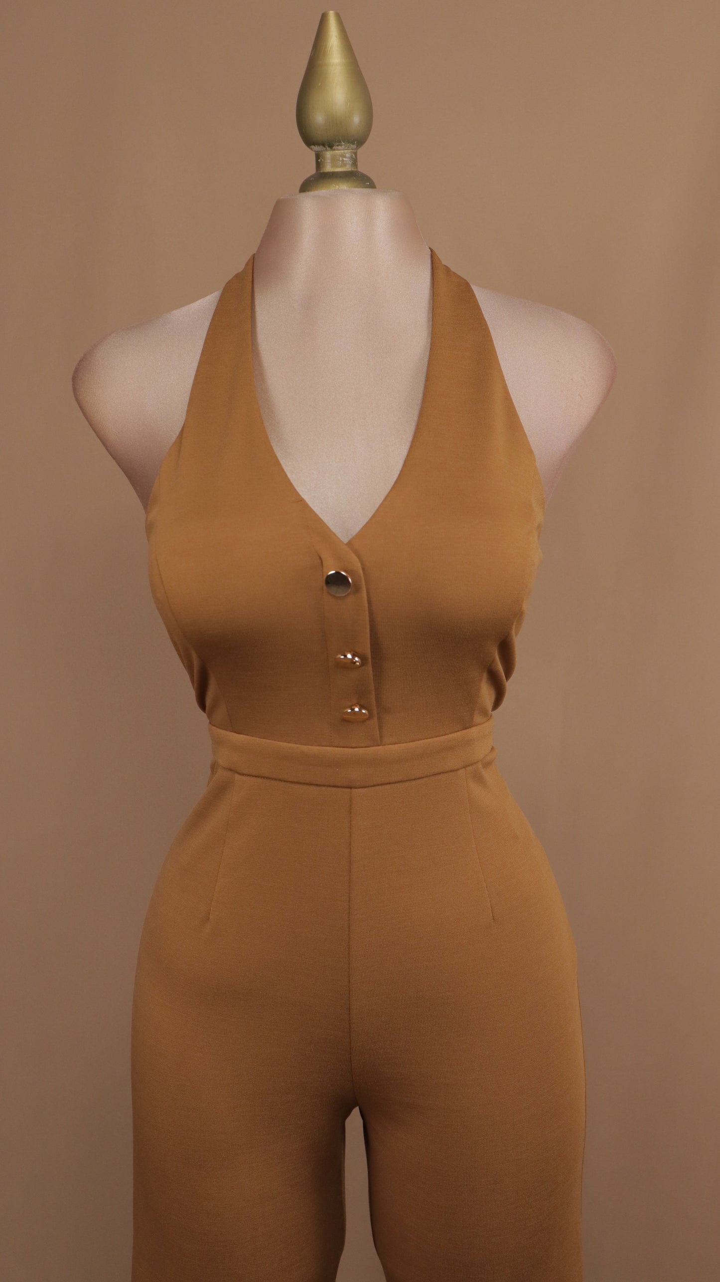 Palazzo pegadito cuello halter con botones dorados